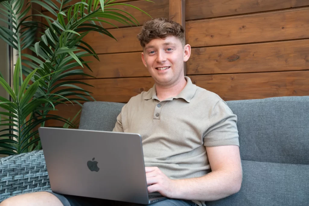 Jesse Commandeur aan het werk